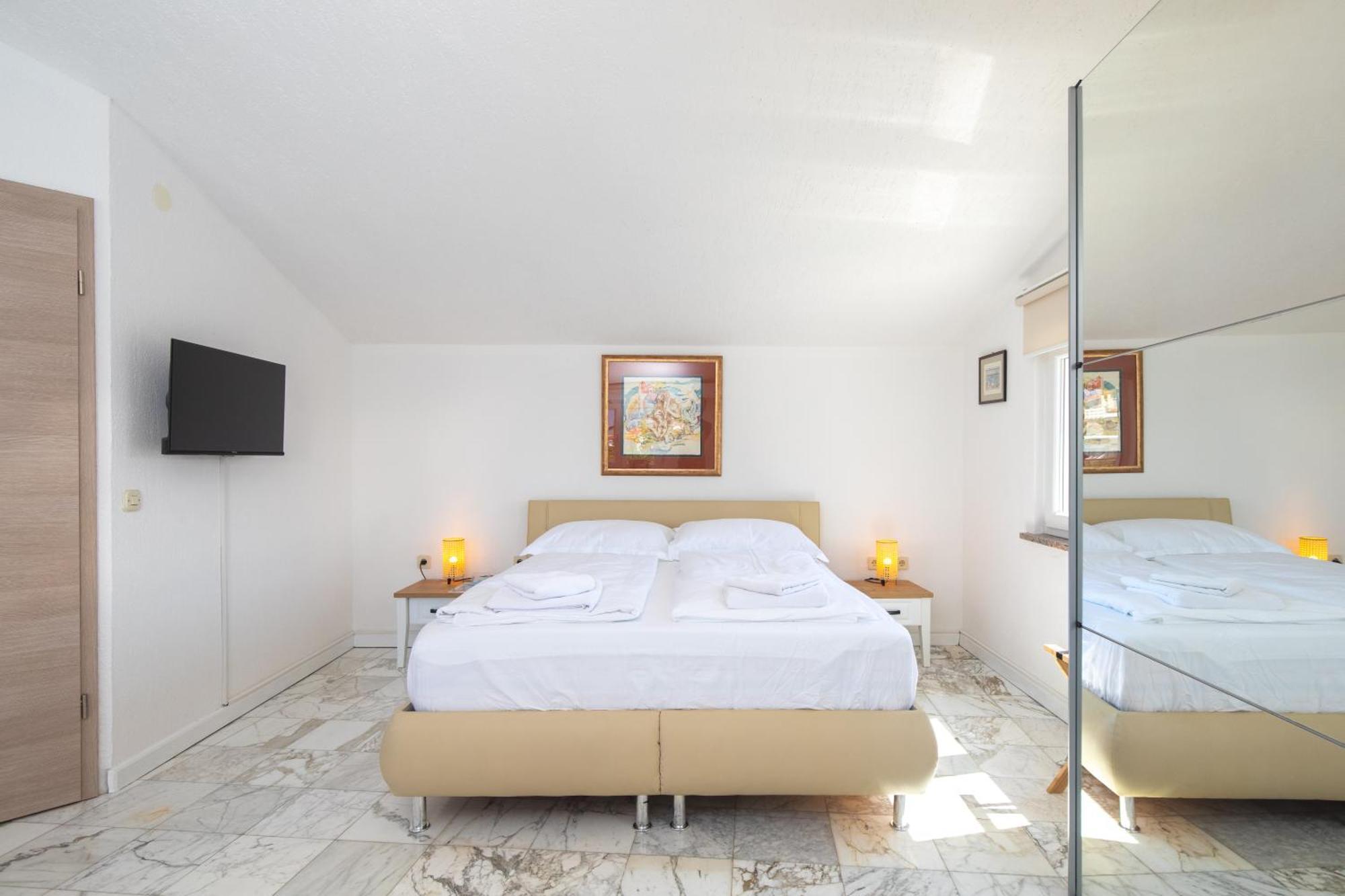 Apartments Soul Krk Town Exterior photo